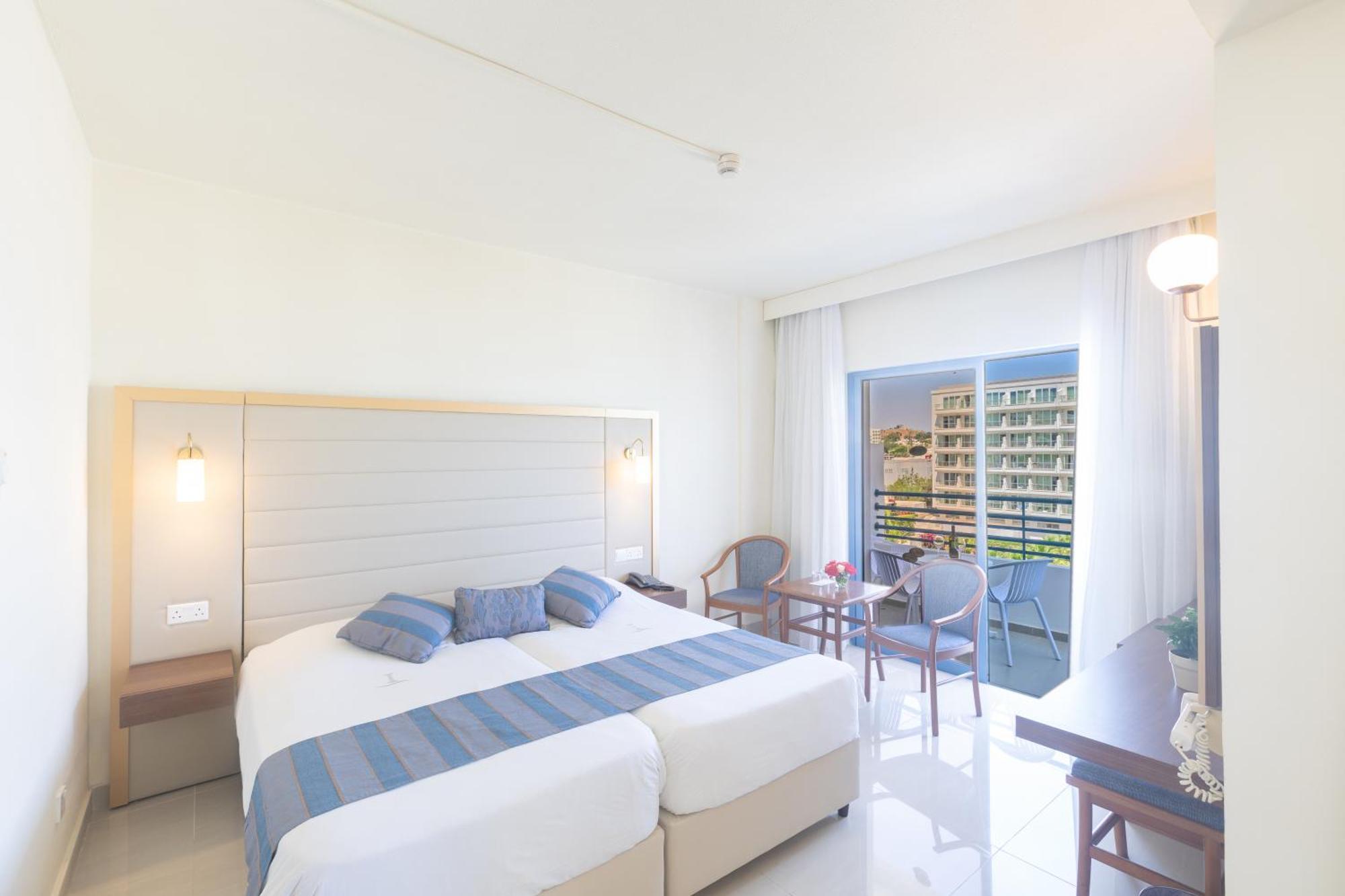 Iliada Beach Hotel Протарас Екстериор снимка