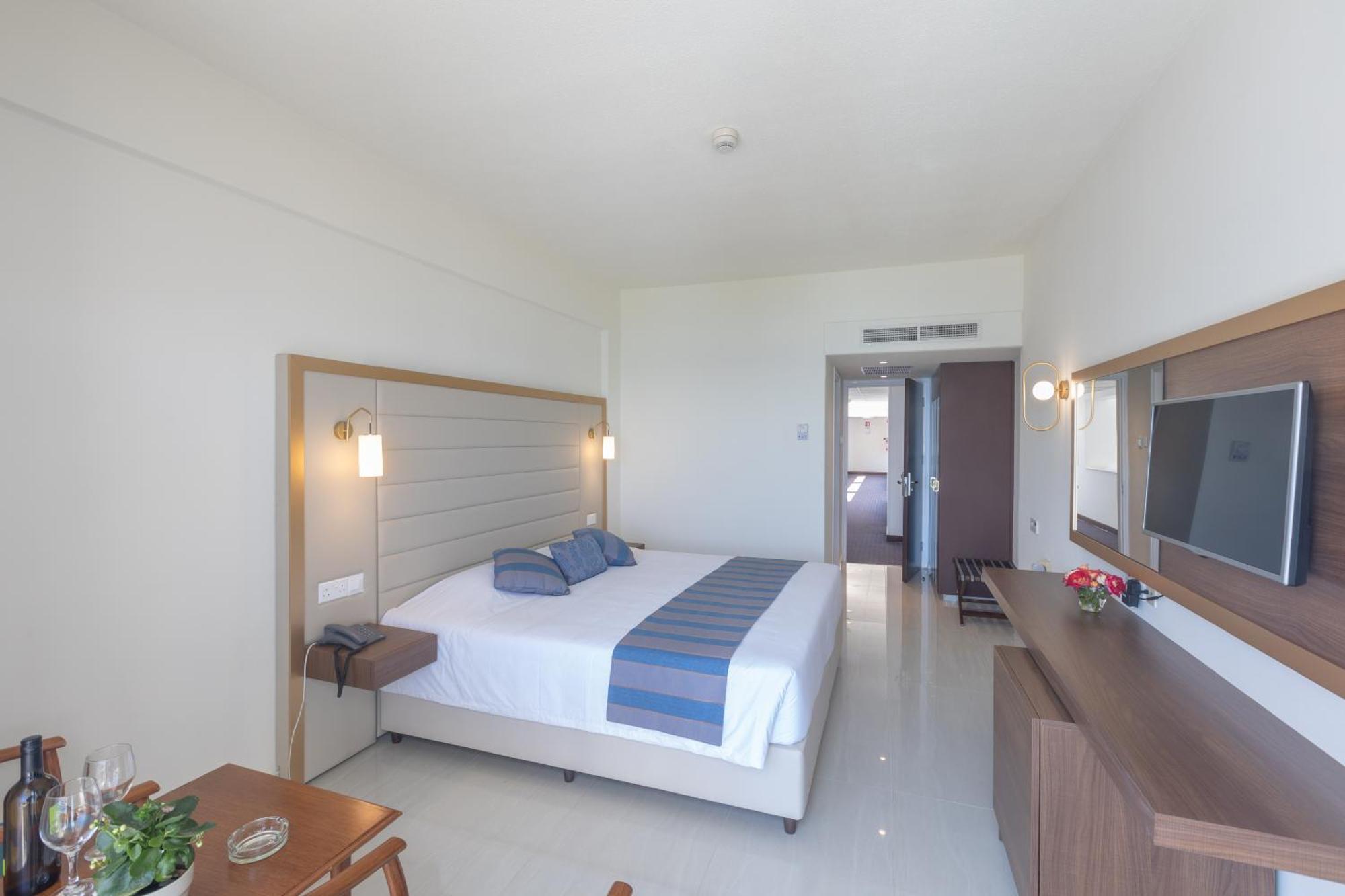 Iliada Beach Hotel Протарас Екстериор снимка