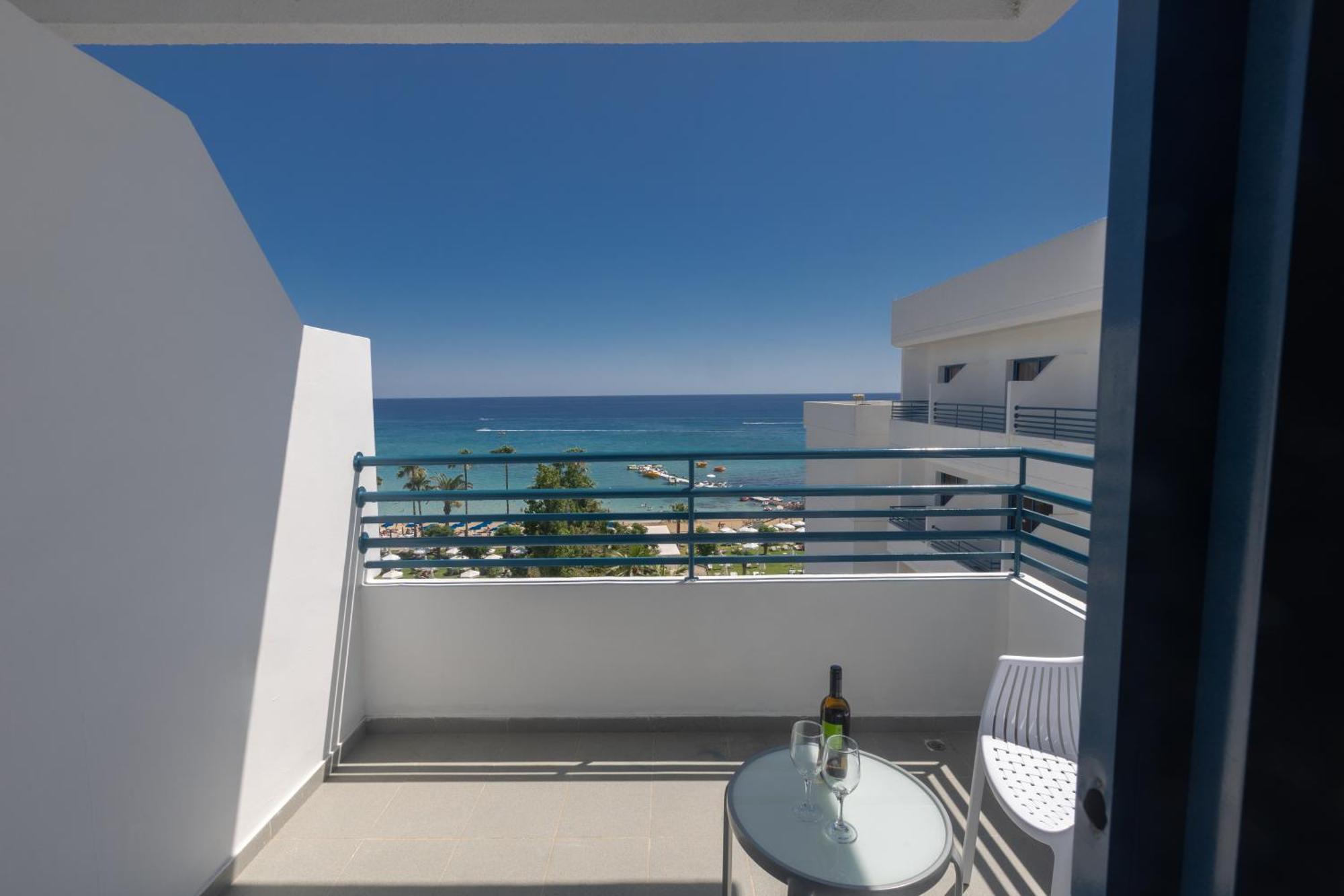 Iliada Beach Hotel Протарас Екстериор снимка
